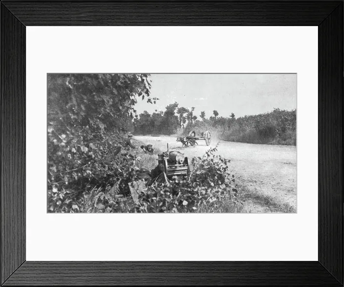 Framed Print : L'instruction de la Nouvelle armee Belge; Dans un centre d'instruction de mitrailleurs... 1916. Creator: Unknown Framed Print : L'instruction de la Nouvelle armee Belge; Dans un centre d'instruction de mitrailleurs... 1916. Creator: Unknown