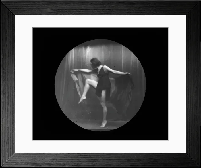 Framed Print : Isadora Duncan dancer, between 1915 and 1923. Creator: Arnold Genthe Framed Print : Isadora Duncan dancer, between 1915 and 1923. Creator: Arnold Genthe