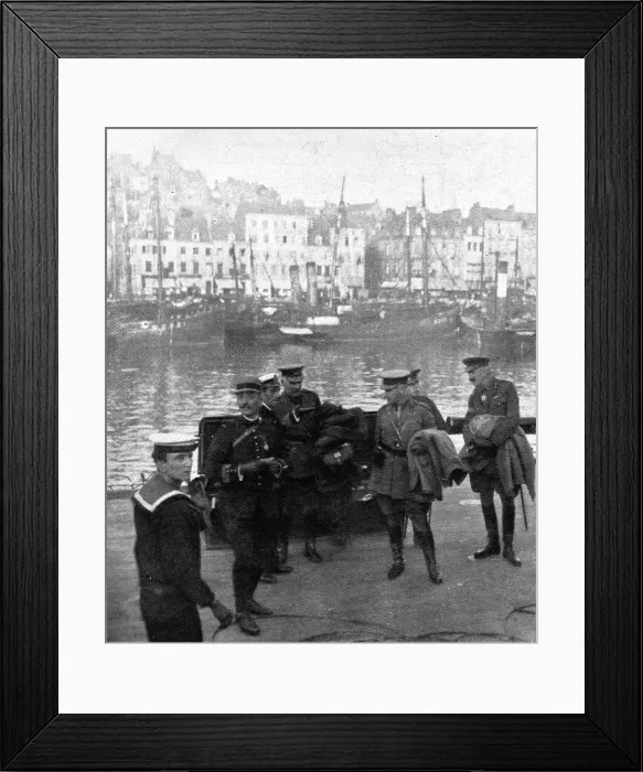 Framed Print : La cooperation Britannique; Le general French et son etat-major arrivent a Boulogne, 1914. Creator: Unknown Framed Print : La cooperation Britannique; Le general French et son etat-major arrivent a Boulogne, 1914. Creator: Unknown