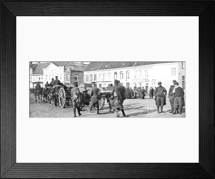 Framed Print : L'Armee Britannique; Les premiers elements Britanniques qui penetrerent en Belgique, 1914. Creator: Unknown Framed Print : L'Armee Britannique; Les premiers elements Britanniques qui penetrerent en Belgique, 1914. Creator: Unknown