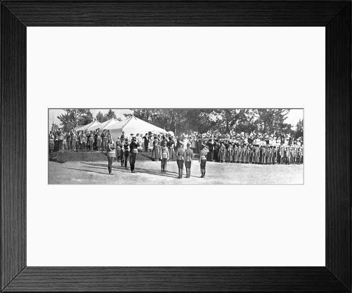 Framed Print : Le President de la Republique en Russie; La Tsaria au camp de Kransnoie-Selo, 1914. Creator: Unknown Framed Print : Le President de la Republique en Russie; La Tsaria au camp de Kransnoie-Selo, 1914. Creator: Unknown