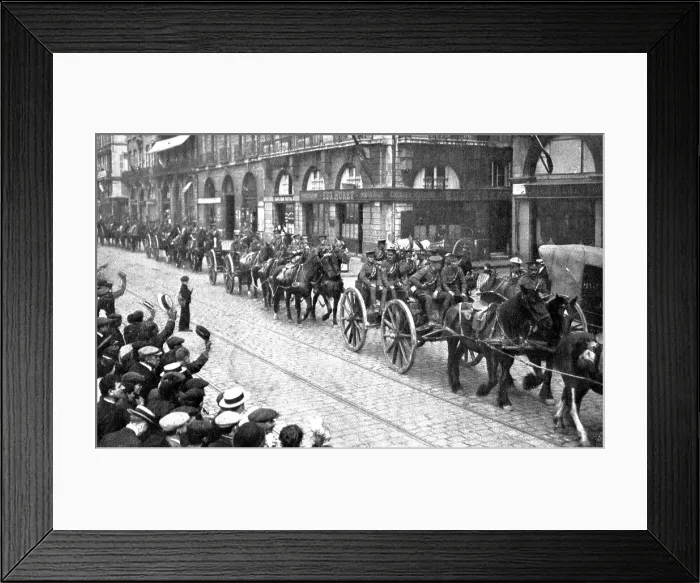Framed Print : L'Armee Britannique; Le defile de artillerie dans les rues de Rouen, 1914. Creator: Unknown Framed Print : L'Armee Britannique; Le defile de artillerie dans les rues de Rouen, 1914. Creator: Unknown
