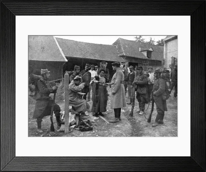 Framed Print : Premiers Prisonniers Allemands, 1914. Creator: Unknown Framed Print : Premiers Prisonniers Allemands, 1914. Creator: Unknown