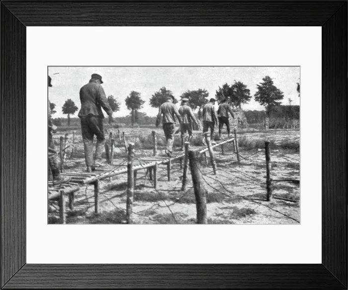 Framed Print : L'instruction de la Nouvelle armee Belge; L'entrainement de la Nouvelle armee Belge... 1916. Creator: Unknown Framed Print : L'instruction de la Nouvelle armee Belge; L'entrainement de la Nouvelle armee Belge... 1916. Creator: Unknown