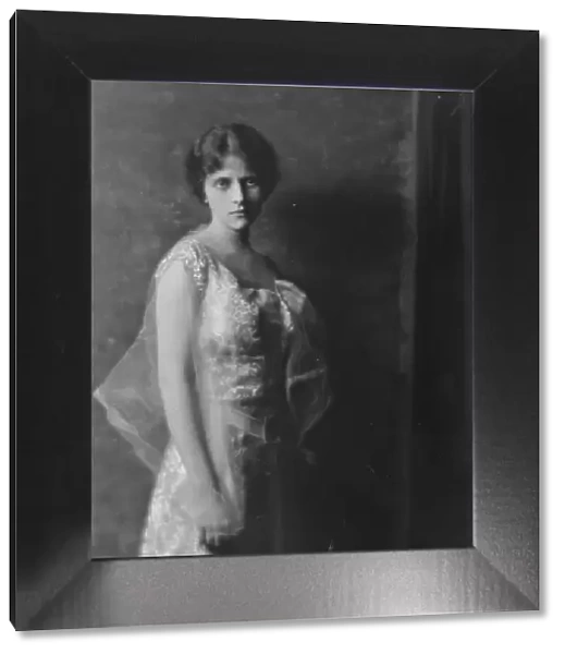 Hagemeyer, M.E. Scott, Miss, portrait photograph, 1916 Mar. 15. Creator: Arnold Genthe