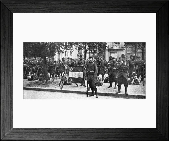 Framed Print : Vers le Front; On part: le drapeau du 102 d'infanterie, 1914. Creator: Unknown Framed Print : Vers le Front; On part: le drapeau du 102 d'infanterie, 1914. Creator: Unknown
