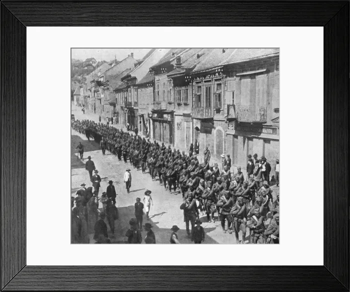 Framed Print : Victoires sur le Front Oriental; Les empires centraux ont incendie l'Europe, 1914. Creator: Unknown Framed Print : Victoires sur le Front Oriental; Les empires centraux ont incendie l'Europe, 1914. Creator: Unknown