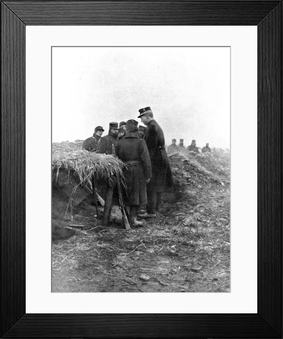 Framed Print : La Guerre de Tranchees; Le Roi-camarade'; Albert 1er Dans les tranchees d'Avecapelle, 1915. Creator: Unknown. La Guerre de Tranchees; Le Roi-camarade'; Albert 1er Dans les tranchees d'Avecapelle, 1915. Creator: Unknown Framed Print : La Guerre de Tranchees; Le Roi-camarade'; Albert 1er Dans les tranchees d'Avecapelle, 1915. Creator: Unknown. La Guerre de Tranchees; Le Roi-camarade'; Albert 1er Dans les tranchees d'Avecapelle, 1915. Creator: Unknown