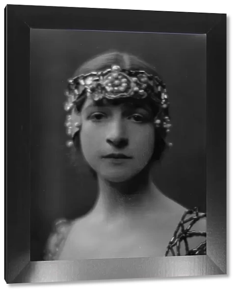Morgan, Miss, portrait photograph, 1916 Feb. 13. Creator: Arnold Genthe