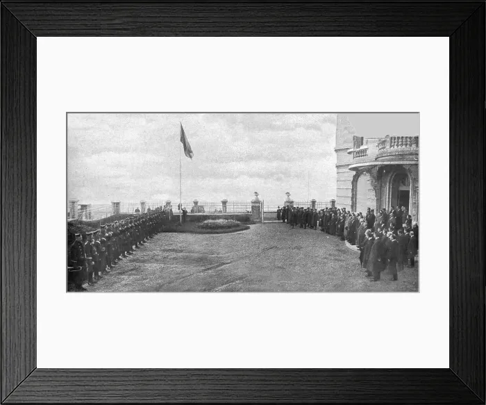 Framed Print : L'etat Belge en Exil; La salut quotidien aux couleurs belges a Saint-Adresse, 1914. Creator: Unknown Framed Print : L'etat Belge en Exil; La salut quotidien aux couleurs belges a Saint-Adresse, 1914. Creator: Unknown