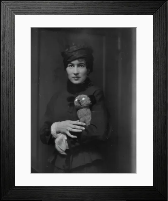 Framed Print : Hamilton, Helen, Miss, portrait photograph, ca. 1913. Creator: Arnold Genthe Framed Print : Hamilton, Helen, Miss, portrait photograph, ca. 1913. Creator: Arnold Genthe