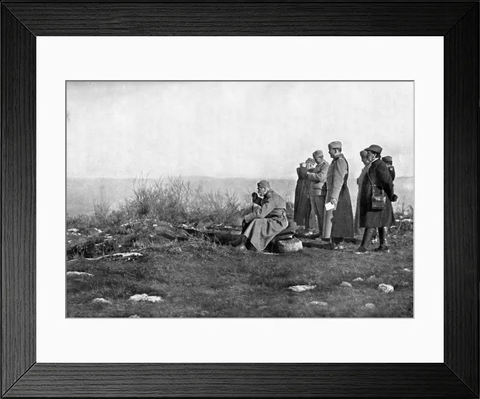Framed Print : L'exemple du souverain; Le roi Pierre 1er observe les peripeties de la bataille, Dec 1914. Creator: Samson Tchernoff Framed Print : L'exemple du souverain; Le roi Pierre 1er observe les peripeties de la bataille, Dec 1914. Creator: Samson Tchernoff