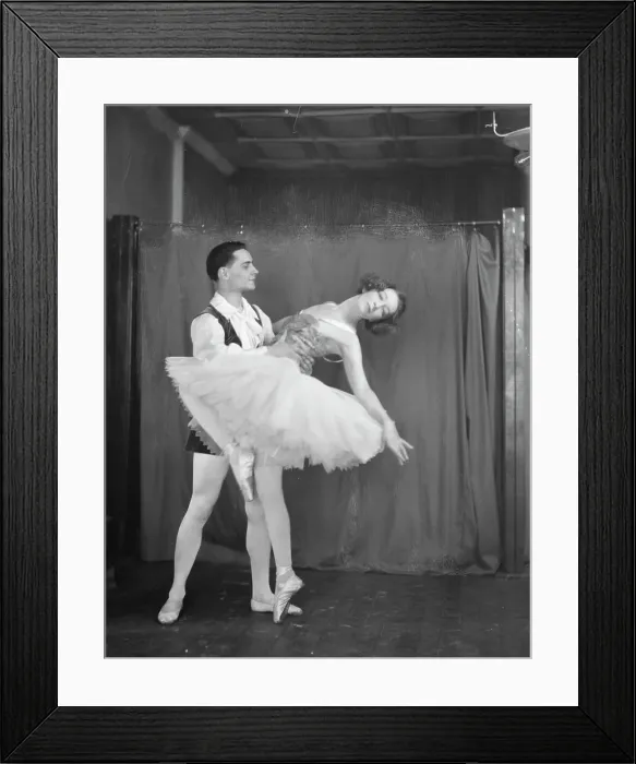 Framed Print : Swiskaya, Countess, and male dance partner, between 1917 and 1929. Creator: Arnold Genthe Framed Print : Swiskaya, Countess, and male dance partner, between 1917 and 1929. Creator: Arnold Genthe