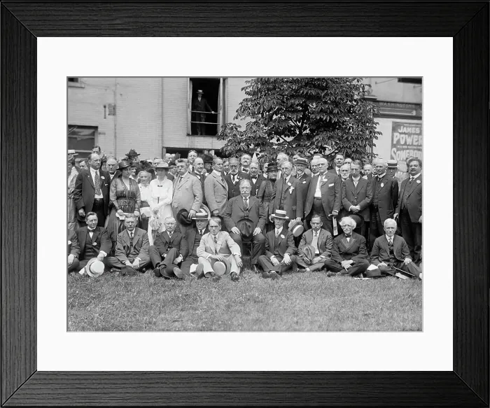 Framed Print : League To Enforce Peace - Group. William H. Taft in Center, 1916. Creator: Harris & Ewing. League To Enforce Peace - Group. William H. Taft in Center, 1916. Creator: Harris & Ewing Framed Print : League To Enforce Peace - Group. William H. Taft in Center, 1916. Creator: Harris & Ewing. League To Enforce Peace - Group. William H. Taft in Center, 1916. Creator: Harris & Ewing