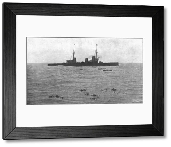 Framed Print : La Victoire Britannique des Iles Falkland; L Inflexible, recueille les survivants'. 1914. Creator: Unknown. La Victoire Britannique des Iles Falkland; L Inflexible, recueille les survivants'. 1914. Creator: Unknown Framed Print : La Victoire Britannique des Iles Falkland; L Inflexible, recueille les survivants'. 1914. Creator: Unknown. La Victoire Britannique des Iles Falkland; L Inflexible, recueille les survivants'. 1914. Creator: Unknown