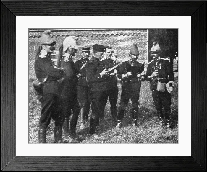 Framed Print : L'aide Francaise a la Belgique; A l'ecart, l'etat-major de la brigade etudie la carte, 1914. Creator: Unknown Framed Print : L'aide Francaise a la Belgique; A l'ecart, l'etat-major de la brigade etudie la carte, 1914. Creator: Unknown