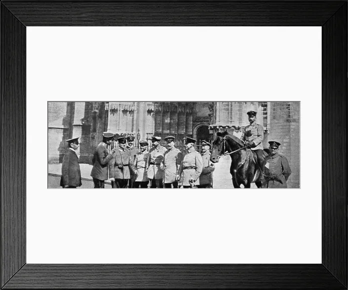 Framed Print : Deux Cultures; on distingue deja trois soldats qui se sont offerts a l'objectif, 1914. Creator: NJ Boon Framed Print : Deux Cultures; on distingue deja trois soldats qui se sont offerts a l'objectif, 1914. Creator: NJ Boon