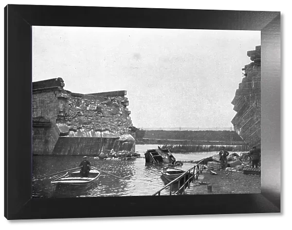 L'immense champ de Bataille; Au pont de Trilport, pres de Meaux, 1914. Creator: Unknown