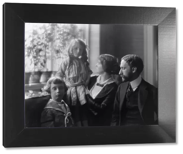 Hellman, George S. Mr. and family, portrait photograph, 1913. Creator: Arnold Genthe