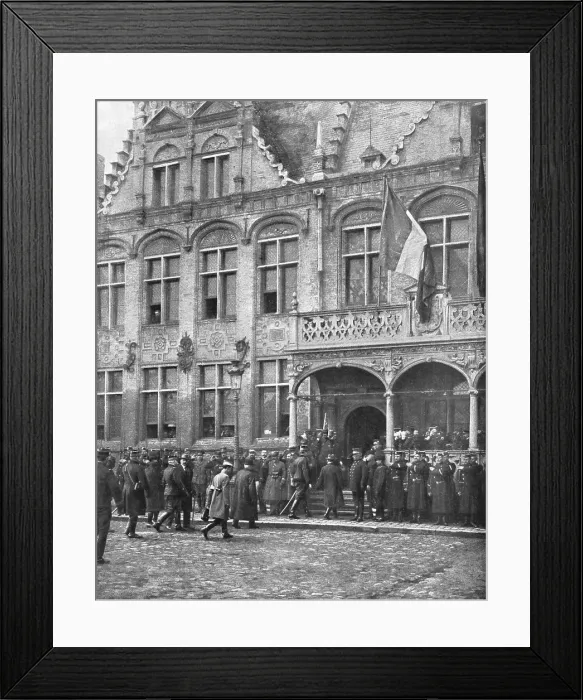 Framed Print : L'Union Cordiale des Allies; Le Roi Albert et M Poincare a Furnes le 1er Novembre 1914, 1914. Creator: Unknown Framed Print : L'Union Cordiale des Allies; Le Roi Albert et M Poincare a Furnes le 1er Novembre 1914, 1914. Creator: Unknown