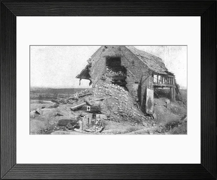Framed Print : Derriere la bataille, au Sud de la Somme: Le travail de notre artillerie sur les defenses... 1916. Creator: Unknown Framed Print : Derriere la bataille, au Sud de la Somme: Le travail de notre artillerie sur les defenses... 1916. Creator: Unknown