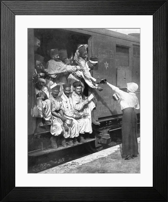Framed Print : Les Turcos; Un arret dans une Gare d'un train de Tirailleurs, 1914. Creator: Unknown Framed Print : Les Turcos; Un arret dans une Gare d'un train de Tirailleurs, 1914. Creator: Unknown