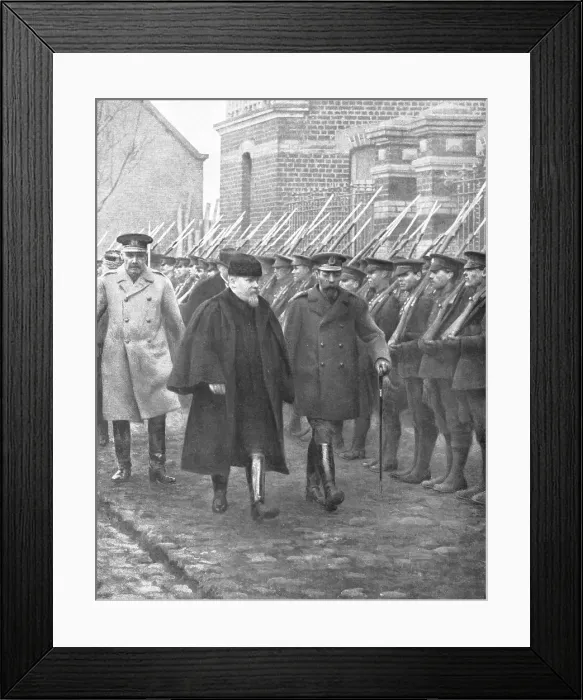 Framed Print : Le Roi George en France; La Rencontre de M Poincare et du Souverain Britannique, 1914. Creator: Unknown Framed Print : Le Roi George en France; La Rencontre de M Poincare et du Souverain Britannique, 1914. Creator: Unknown