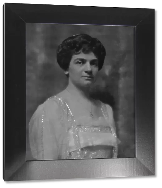 Heineman, Belle, Miss, portrait photograph, 1914 Apr. 2. Creator: Arnold Genthe