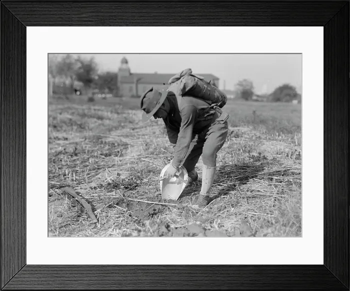 Framed Print : Leonard D. Mahon with steel helmet he invented that could be used as shovel, 1917. Creator: Harris & Ewing. Leonard D. Mahon with steel helmet he invented that could be used as shovel, 1917. Creator: Harris & Ewing Framed Print : Leonard D. Mahon with steel helmet he invented that could be used as shovel, 1917. Creator: Harris & Ewing. Leonard D. Mahon with steel helmet he invented that could be used as shovel, 1917. Creator: Harris & Ewing