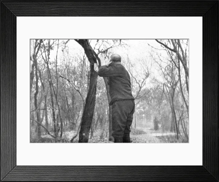 Framed Print : La vie en Campagne; Un colonel, la tunique bas, fait sa barbe, 1914. Creator: Unknown Framed Print : La vie en Campagne; Un colonel, la tunique bas, fait sa barbe, 1914. Creator: Unknown