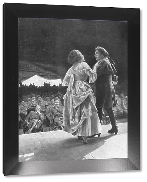 Les entr'actes de la bataille.-- 'Manon' au Theatre du Front, 1916. Creator: Unknown. Les entr'actes de la bataille.-- 'Manon' au Theatre du Front, 1916. Creator: Unknown