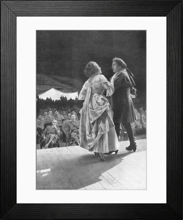 Framed Print : Les entr'actes de la bataille.-- Manon au Theatre du Front, 1916. Creator: Unknown. Les entr'actes de la bataille.-- Manon au Theatre du Front, 1916. Creator: Unknown