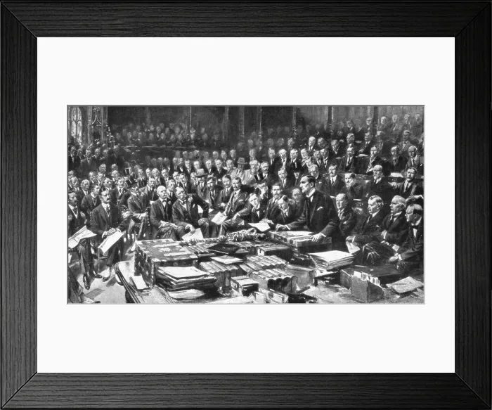 Framed Print : Face a L'agresseur, La séance historique du 3 aout 1914 a la Chambre des Communes, 1914. Creator: Samuel Begg Framed Print : Face a L'agresseur, La séance historique du 3 aout 1914 a la Chambre des Communes, 1914. Creator: Samuel Begg