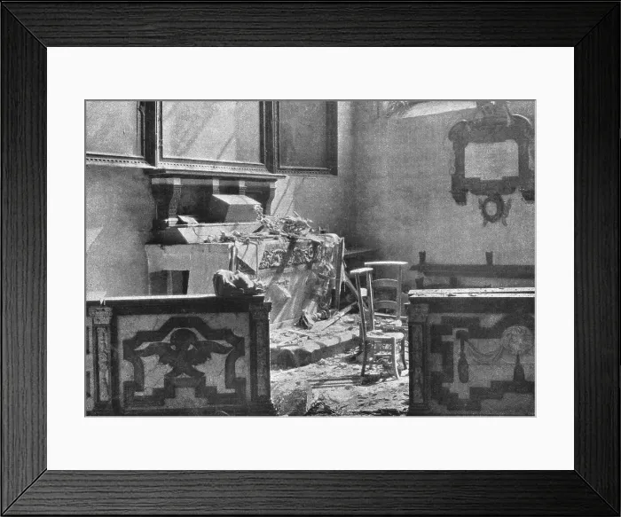 Framed Print : Sur les Routes de L'invasion; Une chapelle de l'eglise de Notre-Dame de Malines, 1914. Creator: Unknown Framed Print : Sur les Routes de L'invasion; Une chapelle de l'eglise de Notre-Dame de Malines, 1914. Creator: Unknown