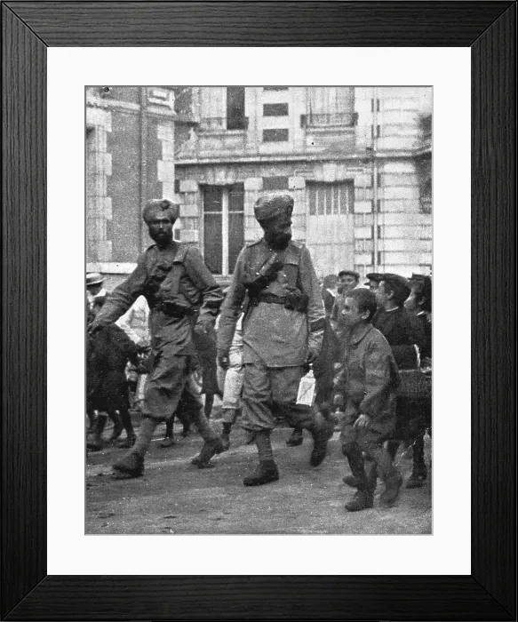 Framed Print : L'Afrique et l'orient dans les brumes du nord, 1914. Creator: Unknown Framed Print : L'Afrique et l'orient dans les brumes du nord, 1914. Creator: Unknown
