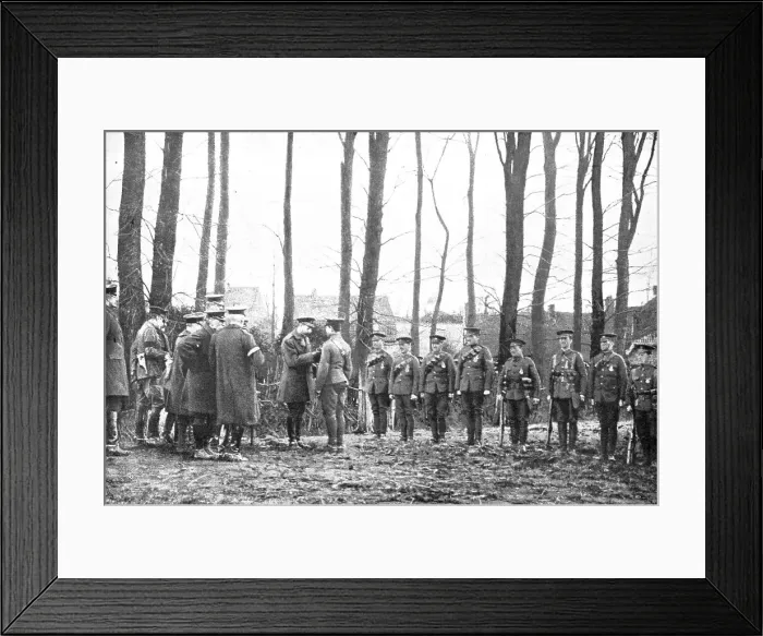 Framed Print : A L'Honneur; Le roi George V decore des soldats anglais ave le Distinguished Service Order, 1914. Creator: Unknown Framed Print : A L'Honneur; Le roi George V decore des soldats anglais ave le Distinguished Service Order, 1914. Creator: Unknown