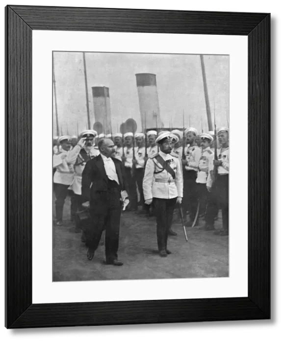 Framed Print : Le President de la Republique en Russie; La revue des Marins de la Garde a Peterhof, 1914. Creator: Unknown Framed Print : Le President de la Republique en Russie; La revue des Marins de la Garde a Peterhof, 1914. Creator: Unknown