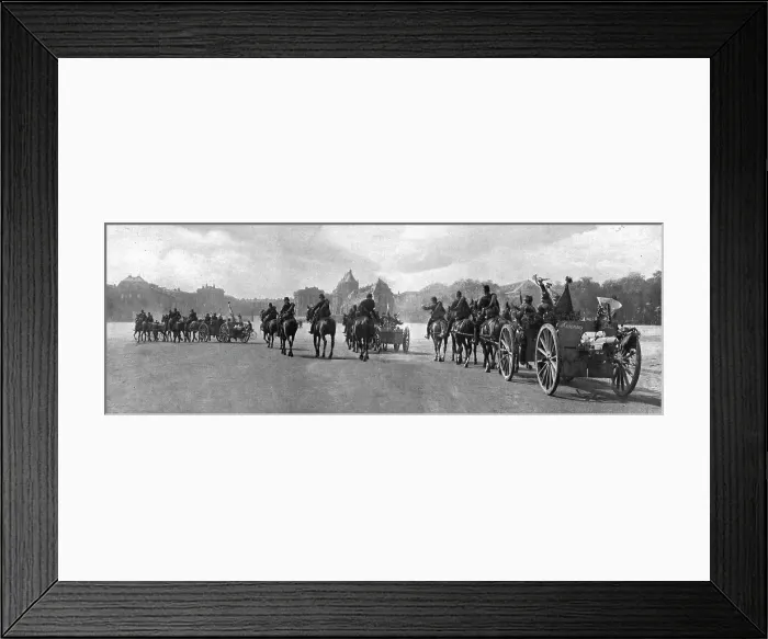 Framed Print : L'etat de Guerre; Nos hommes partent fleuris, leur materiel pare de drapeaux, 1914. Creator: Unknown Framed Print : L'etat de Guerre; Nos hommes partent fleuris, leur materiel pare de drapeaux, 1914. Creator: Unknown