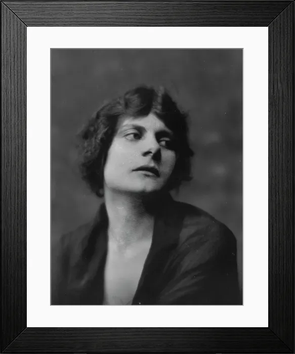 Framed Print : Isadora Duncan dancer, portrait photograph, between 1915 and 1923. Creator: Arnold Genthe Framed Print : Isadora Duncan dancer, portrait photograph, between 1915 and 1923. Creator: Arnold Genthe