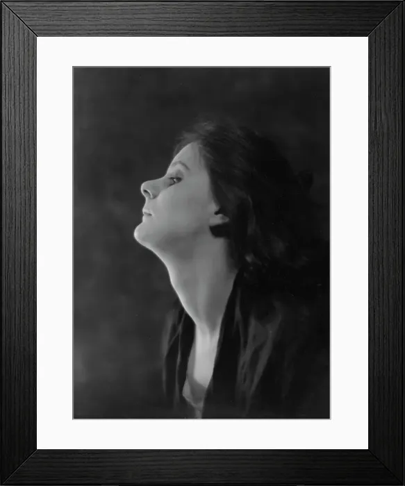 Framed Print : Isadora Duncan dancer, portrait photograph, between 1915 and 1923. Creator: Arnold Genthe Framed Print : Isadora Duncan dancer, portrait photograph, between 1915 and 1923. Creator: Arnold Genthe