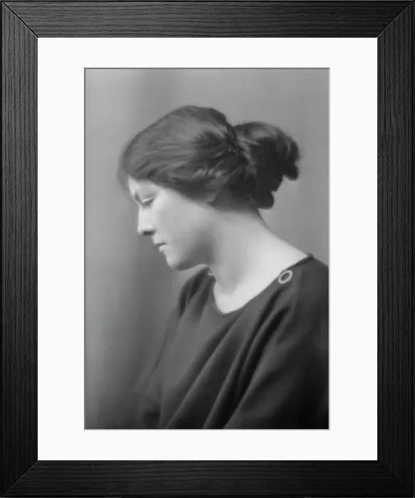 Framed Print : Isadora Duncan dancer, portrait photograph, between 1915 and 1923. Creator: Arnold Genthe