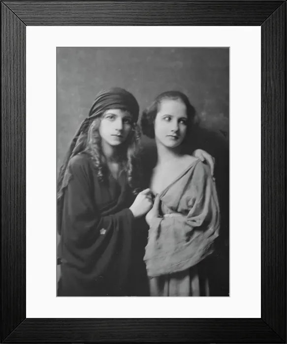 Framed Print : Isadora Duncan dancers, portrait photograph, between 1915 and 1923. Creator: Arnold Genthe Framed Print : Isadora Duncan dancers, portrait photograph, between 1915 and 1923. Creator: Arnold Genthe