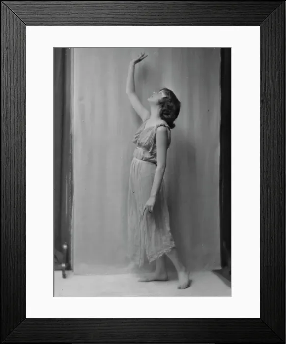 Framed Print : Isadora Duncan dancer, between 1915 and 1923. Creator: Arnold Genthe Framed Print : Isadora Duncan dancer, between 1915 and 1923. Creator: Arnold Genthe