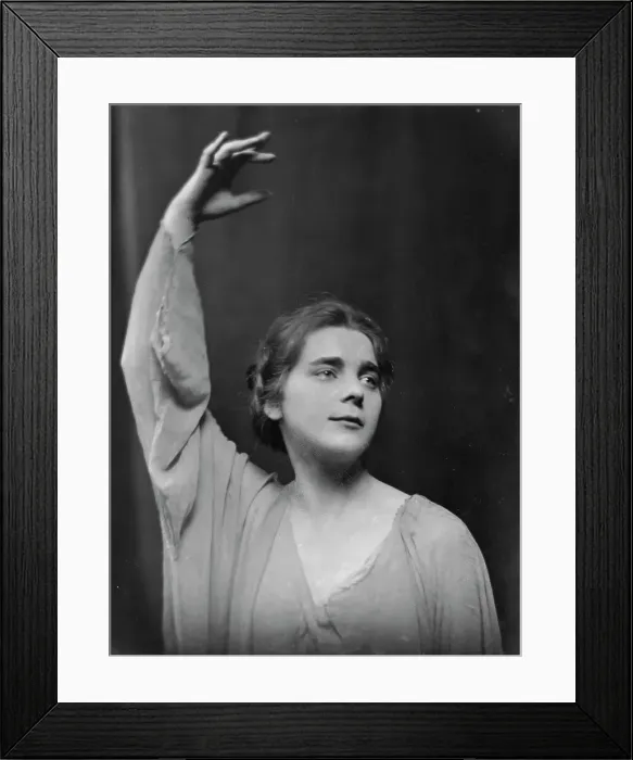 Framed Print : Isadora Duncan dancer, between 1915 and 1923. Creator: Arnold Genthe Framed Print : Isadora Duncan dancer, between 1915 and 1923. Creator: Arnold Genthe