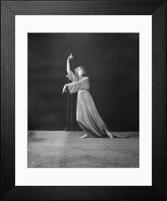 Framed Print : Isadora Duncan dancers, between 1915 and 1923. Creator: Arnold Genthe Framed Print : Isadora Duncan dancers, between 1915 and 1923. Creator: Arnold Genthe