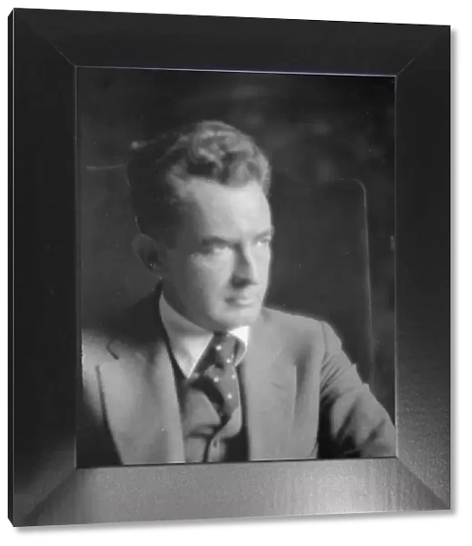 Flagg, Montgomery, Mr. portrait photograph, between 1917 and 1921. Creator: Arnold Genthe