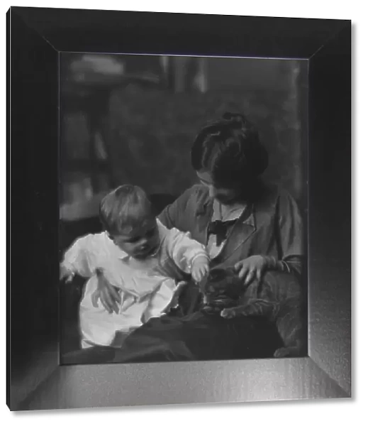 Davis, Mrs. and baby, or, Mrs. Myers and baby, portrait photograph, 1914 Dec. 22. Creator: Arnold Genthe