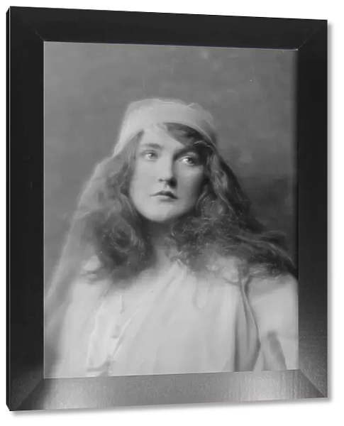 Irving, Daisy, Miss, portrait photograph, 1916 Feb. 4. Creator: Arnold Genthe