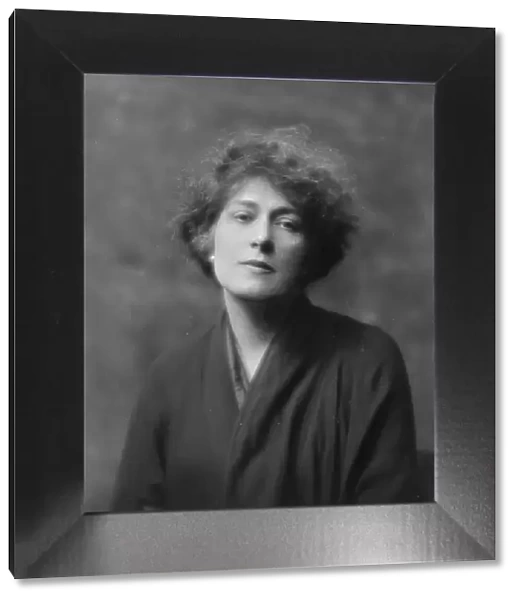 Schroder, E.A. Mrs. portrait photograph, 1916. Creator: Arnold Genthe
