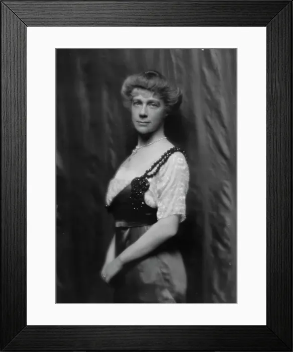 Framed Print : St. Goar, Mrs. portrait photograph, ca. 1912. Creator: Arnold Genthe Framed Print : St. Goar, Mrs. portrait photograph, ca. 1912. Creator: Arnold Genthe